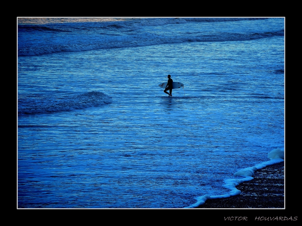 "SURFER" de Victor Houvardas