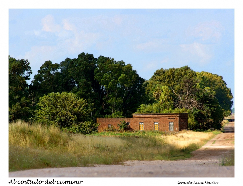 "Al costado del camino" de Gerardo Saint Martn