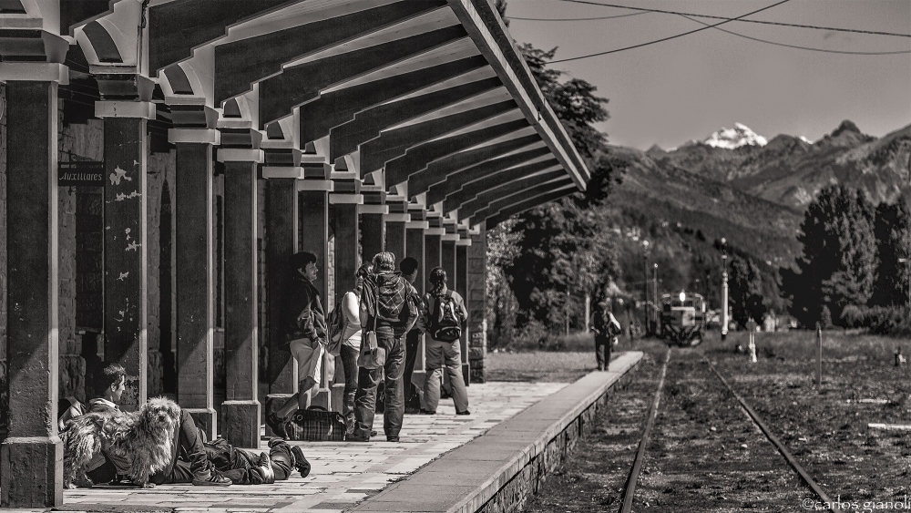 "Esperando el tren" de Carlos Gianoli