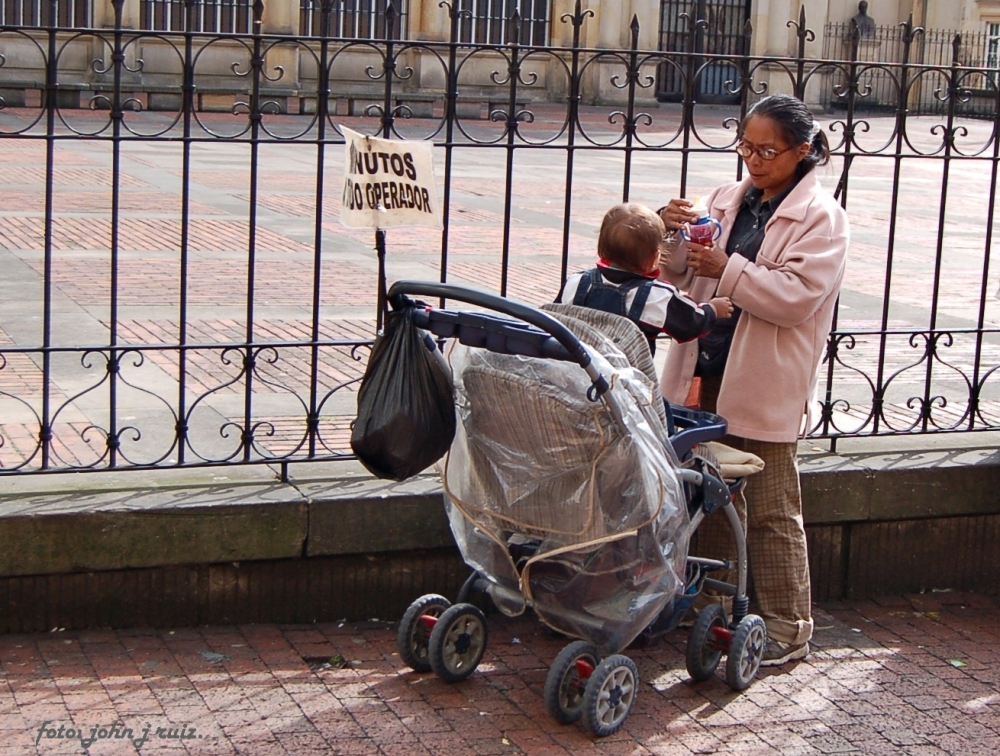 "Un Minuto por Favor" de John J Ruiz