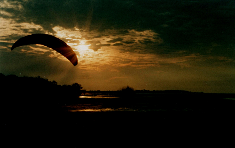 "Atardecer en el ro de bera" de Claudio Szapiel