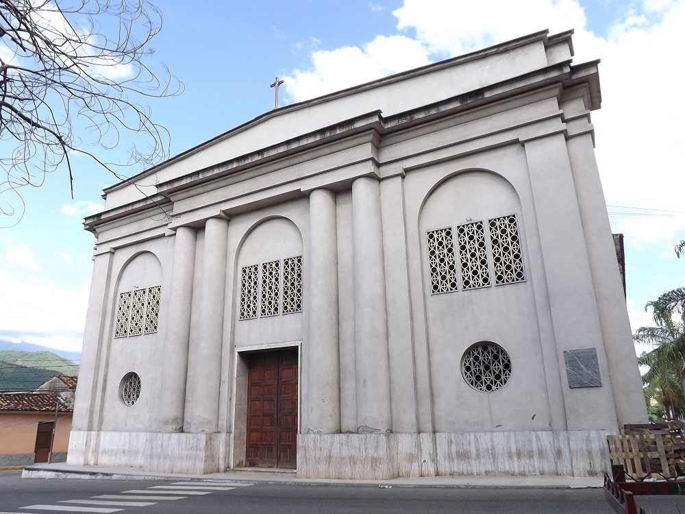 "Catedral Copacabana de Guarenas" de Jorgen Aanguren