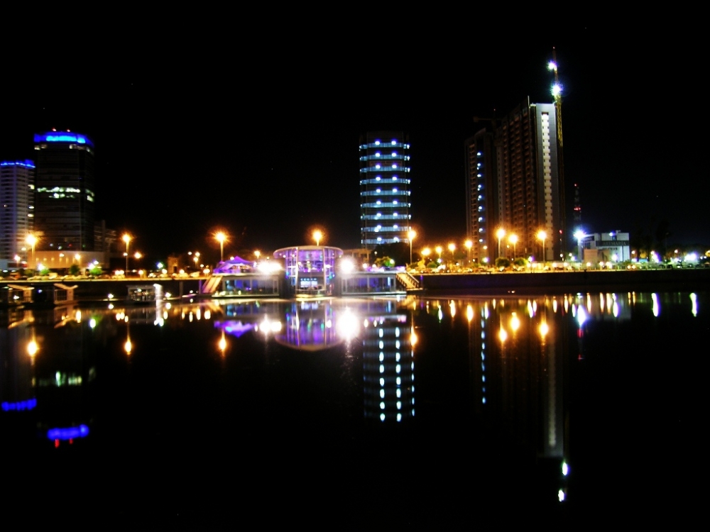 "Puerto Madero, nocturna II" de Norberto Vazquez