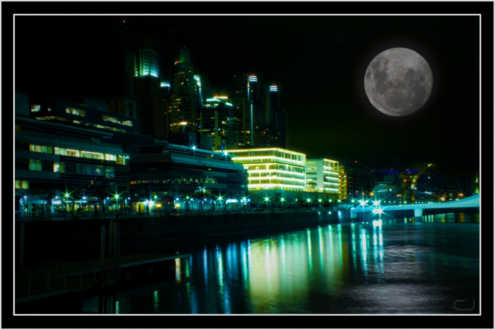 "La luna en Madero" de Claudio Jord