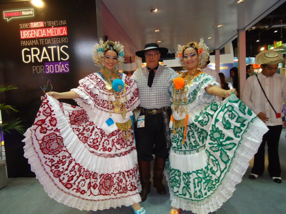 "junto a dos flores del paraguay" de Jorge Buratti