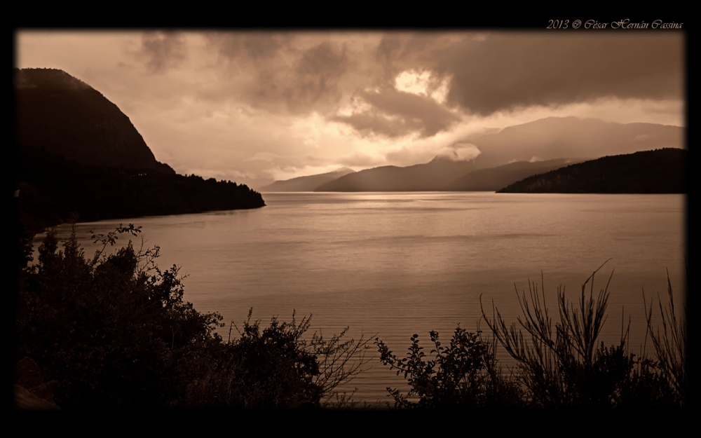 "Lacar sepia" de Csar Hernn Cassina