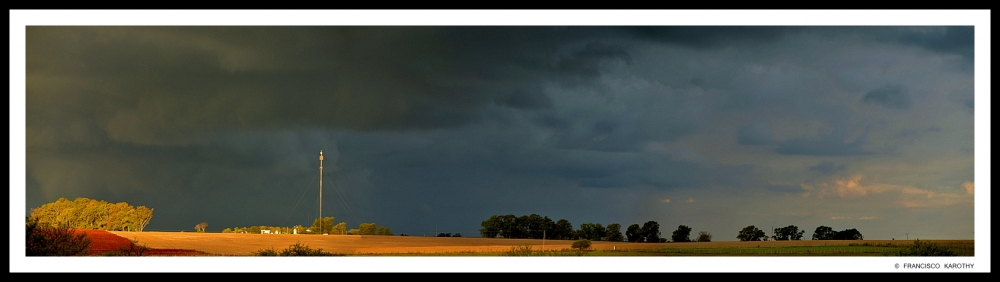 "Panoramica de una tormenta" de Francisco Karothy