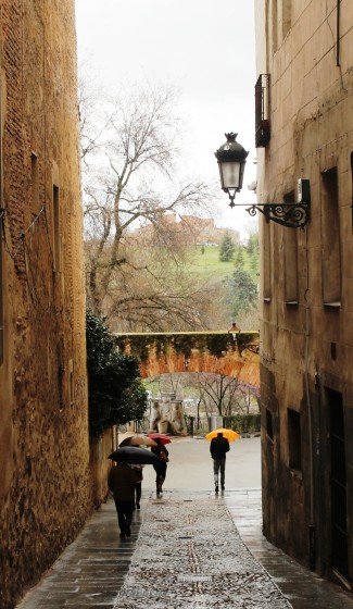 "Rain drops keep falling on my head... la-la-la" de Maca Ferreyra