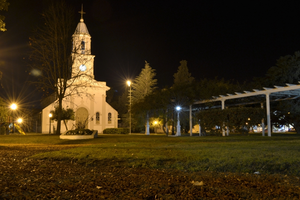 "la iglesia de mi pueblo" de Santiago Mena