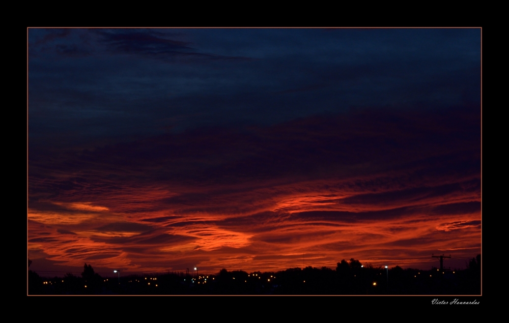 "OLAS DE FUEGO" de Victor Houvardas