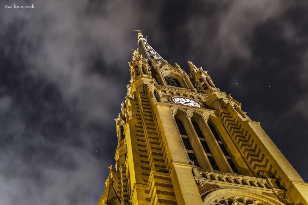 "Catedral de San Isidro, torre y reloj" de Carlos Gianoli