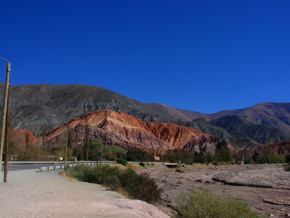 "Siete colores bajo un cielo impecable" de Monica Rollan