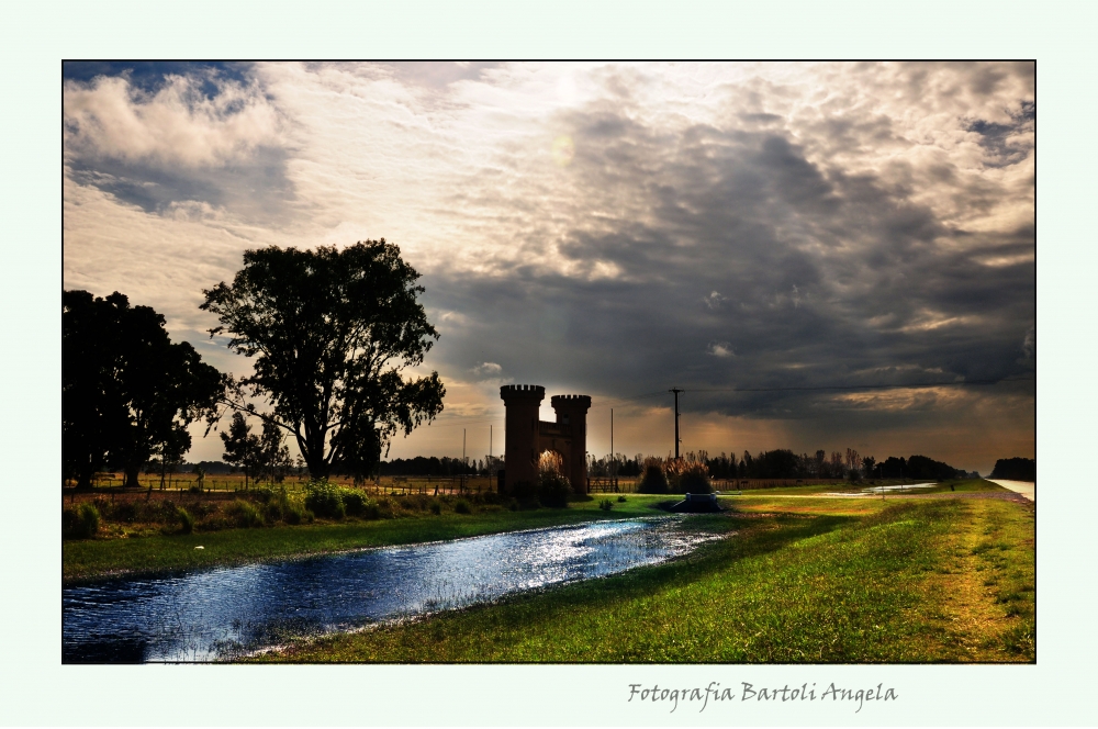 "El castillo encantado II" de Angela R. Bartoli