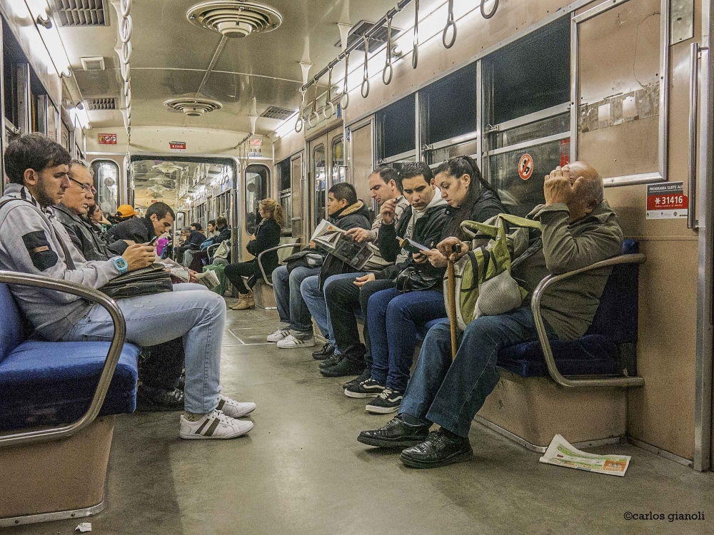 "En el subte C" de Carlos Gianoli