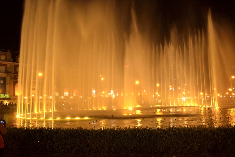 "aguas danzantes" de Santiago Mena