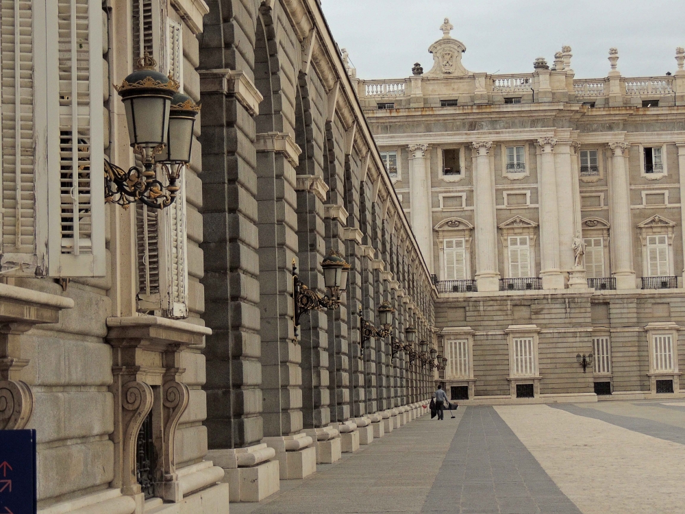 "Limpiado el Palacio Real`" de Ricardo Lagrange