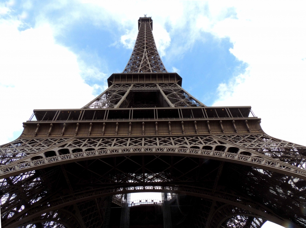 "La torre Eiffel`" de Ricardo Lagrange