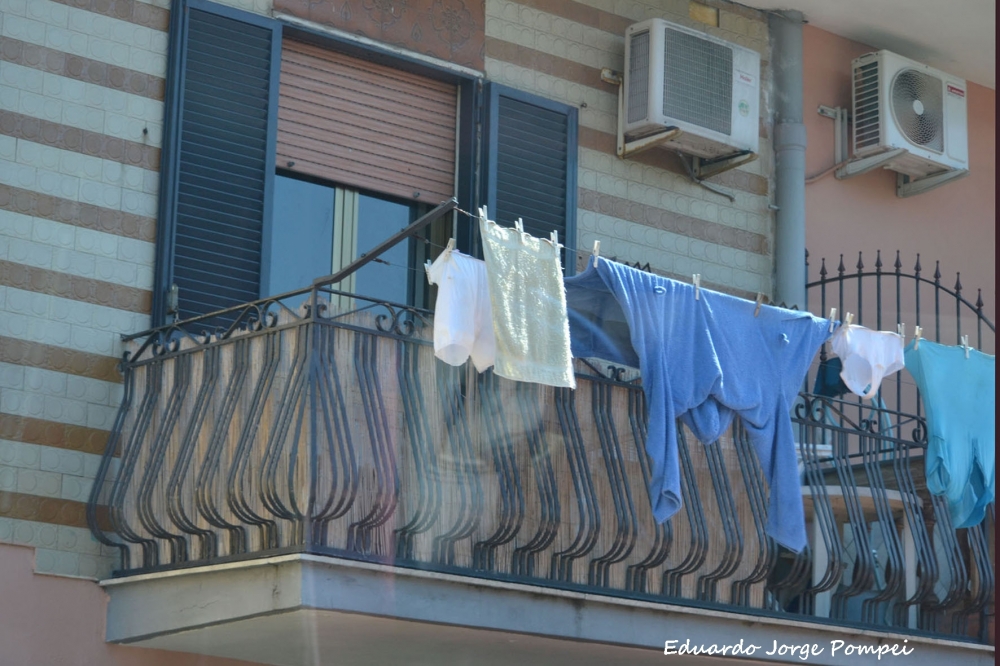 "Intimidades en el balcon" de Eduardo Jorge Pompei
