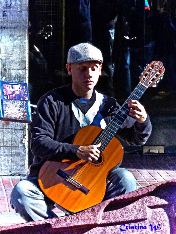"Guitarra callejera" de Cristina Wnetrzak
