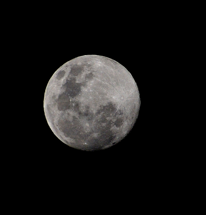 "Ayer: Noche de fresquete y luna" de Mercedes Orden