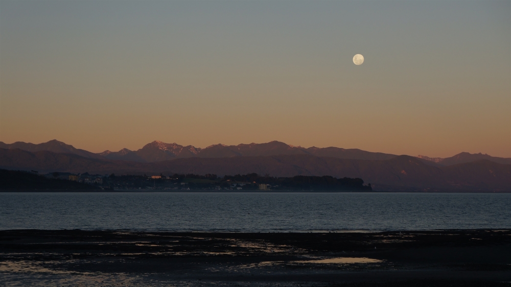 "luna, cielo, mar y cordillera..." de Ruben Alex Villarroel