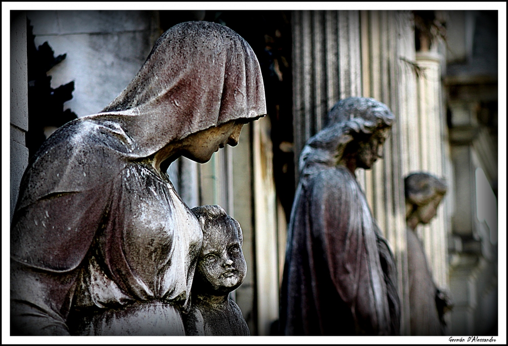 "Cementerio II" de German Dalessandro