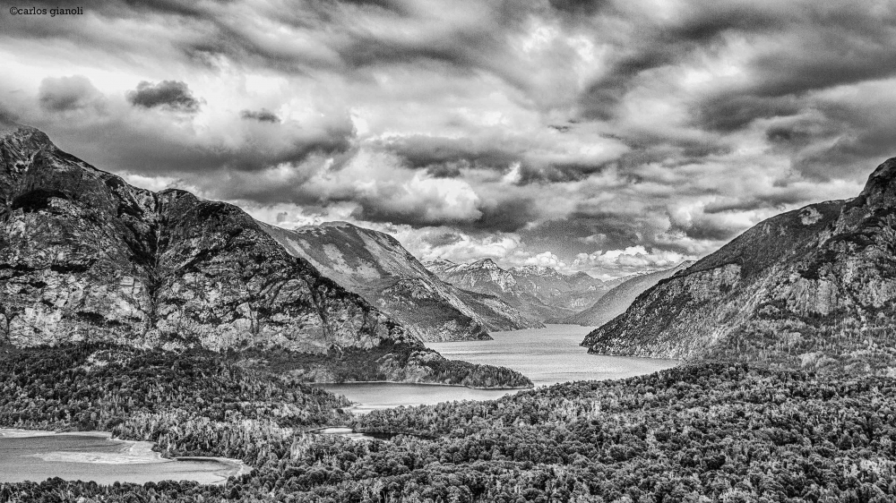 "Mirador del cerro Lpez (San Carlos de Bariloche)." de Carlos Gianoli