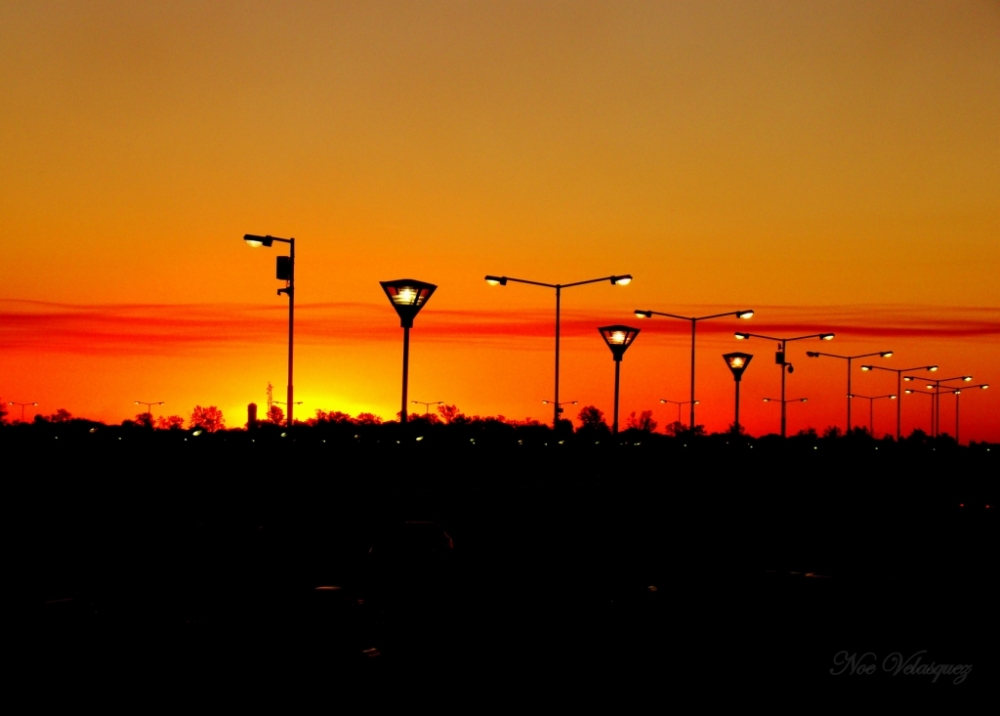 "Atardecer (entre lo urbano y natural)" de Noelia Velasquez