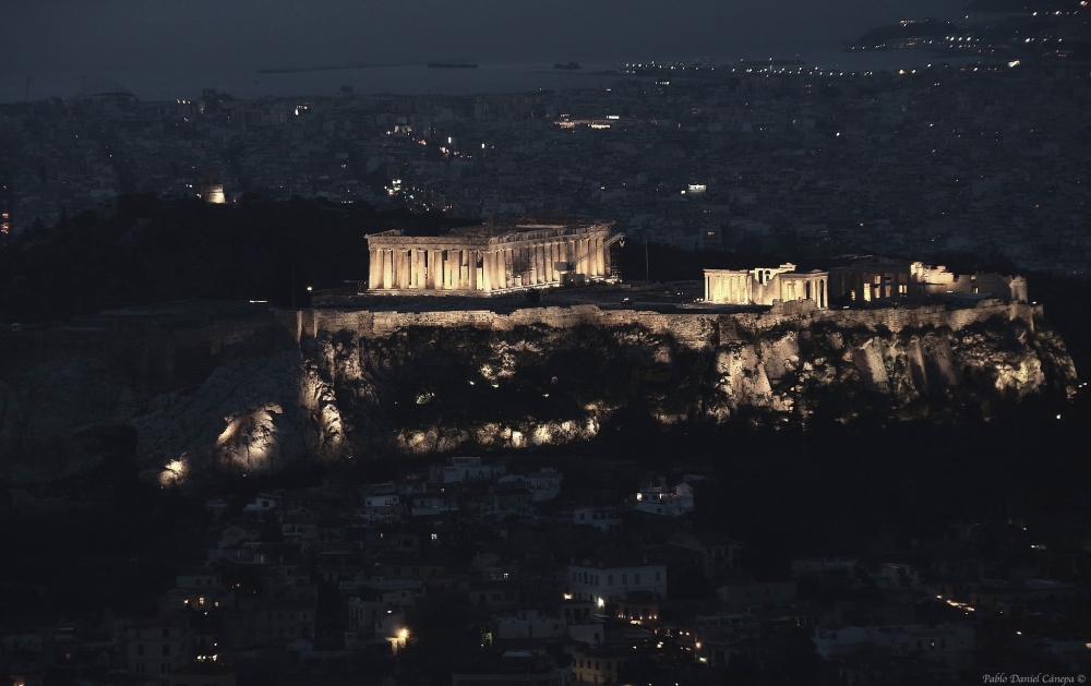 "Atenas a sus pies." de Pablo Daniel Cnepa