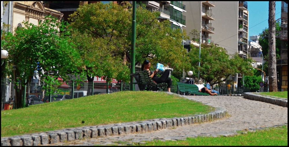 "Relax en la plaza" de Jorge Vicente Molinari