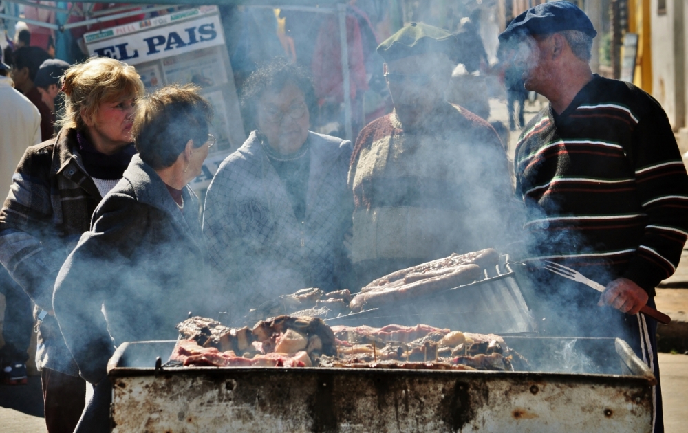 "Domingo en la frontera, feria y asado..." de Hctor Rodrguez Cacheiro