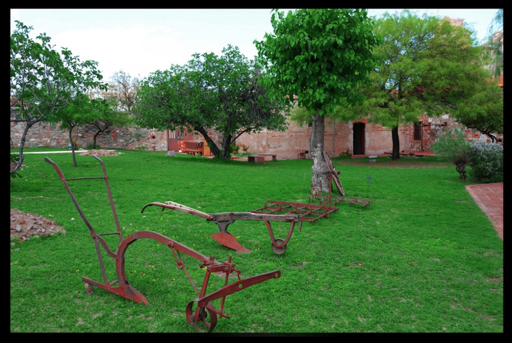 "Patio colonial" de Jorge Vicente Molinari