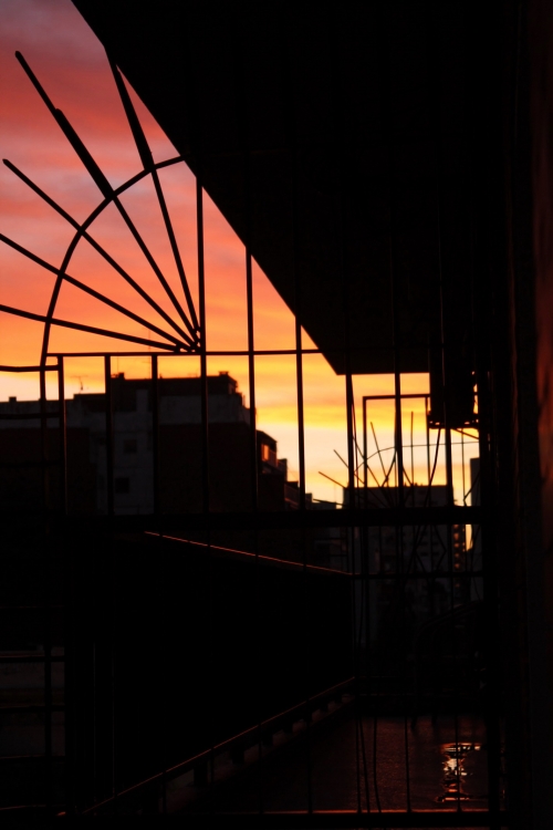 "Atardecer en Belgrano" de Hugo A. Hazaki