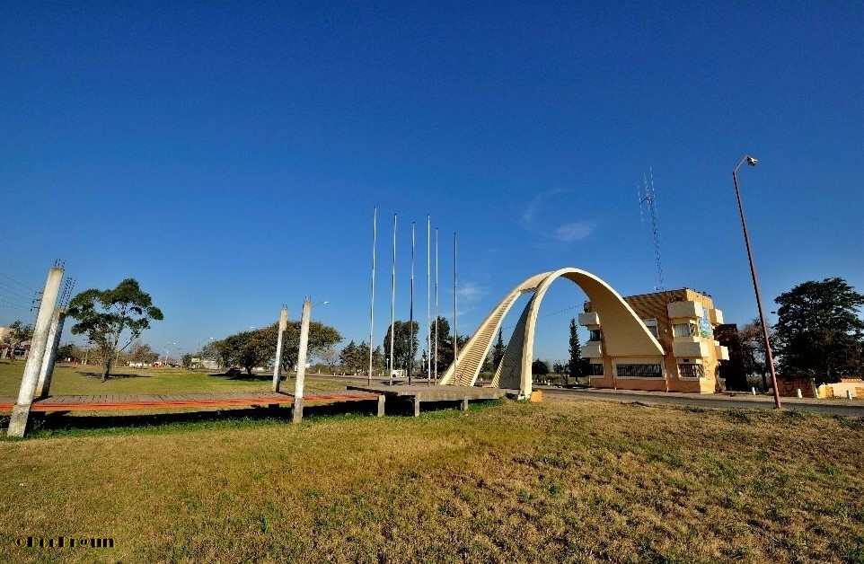 "El arco de entrada - Chajar (Entre Rios)" de Juan Jos Braun