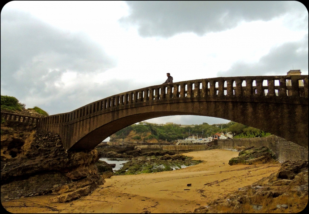 "Mirando desde el puente`" de Ricardo Lagrange