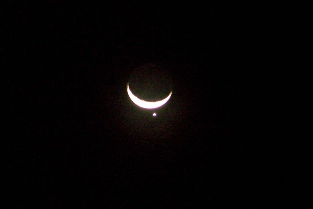 "La Luna hoy a las 20 hs con Venus?" de Jos Luis Mansur