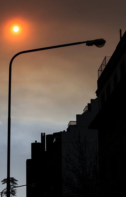 "Atardecer entre humo y cenizas.." de Walter M. Baigorria