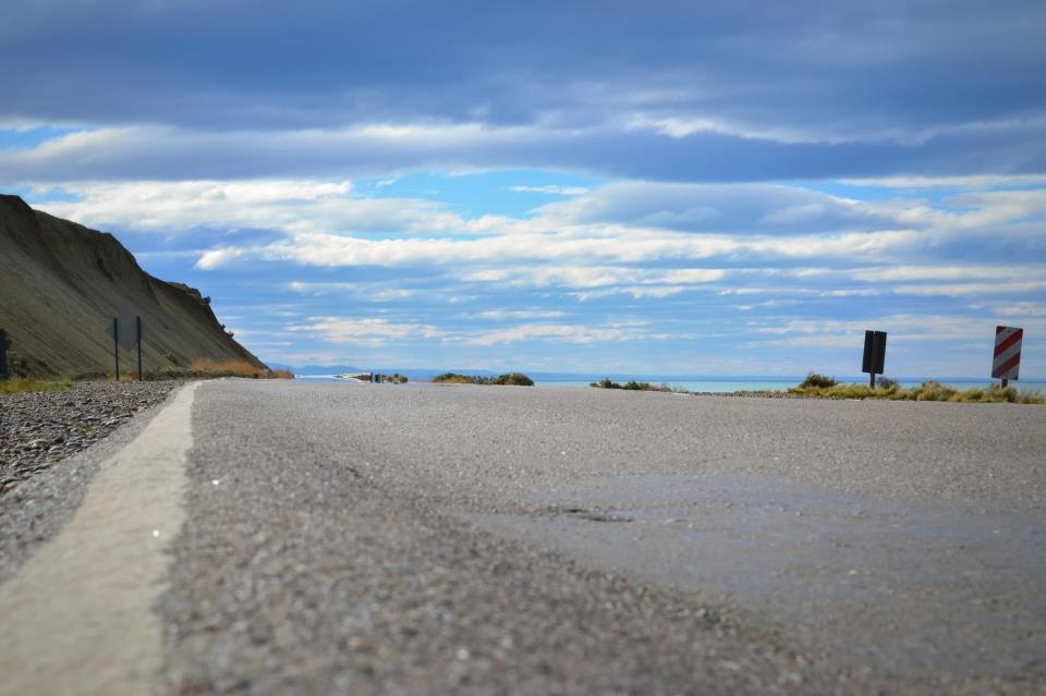 "Entre la ruta y el cielo..." de Walter M. Baigorria