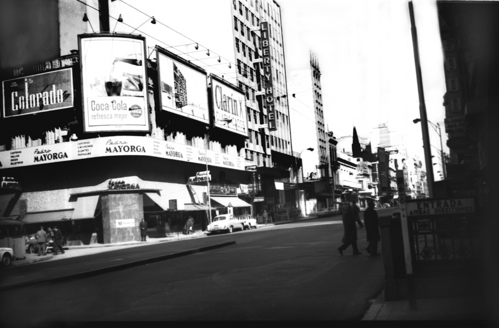 "corrientes y florida." de Ricardo Clodomiro Torres