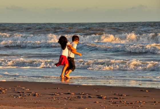 "Juegos en el mar." de Carlos Caccia