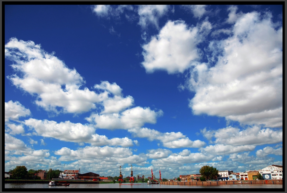 "Nubes sobre el riachuelo" de Jorge Vicente Molinari