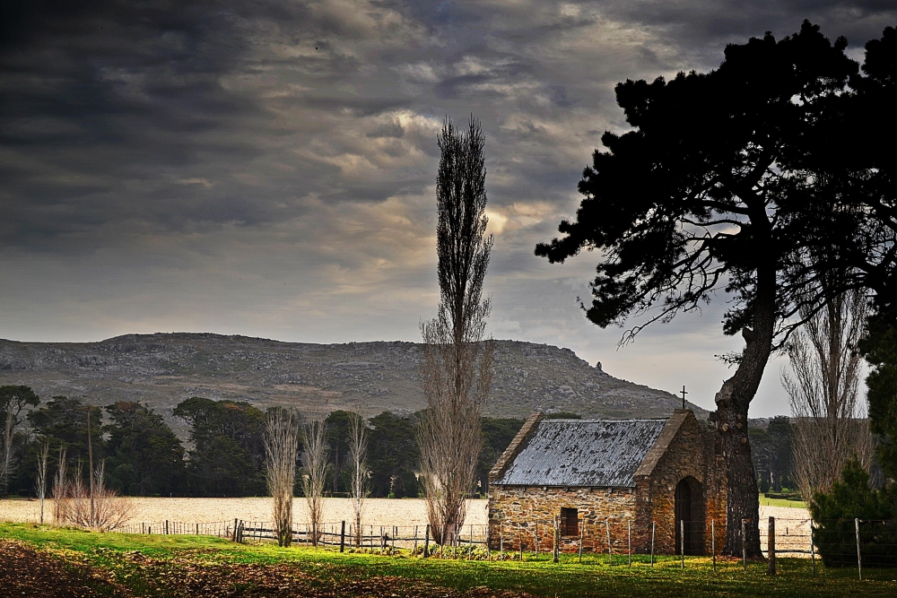 "La capilla del cerro" de Silvana Garat