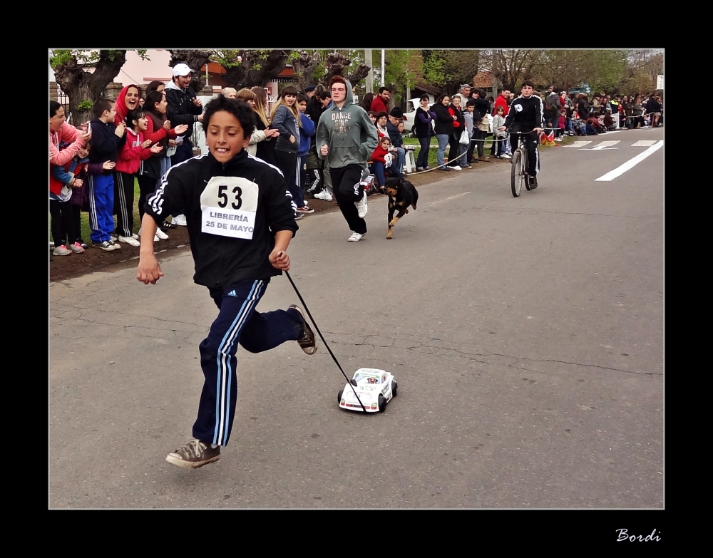 "Carrera de autitos a pioln - Jauregu 2013" de Fernando Bordignon