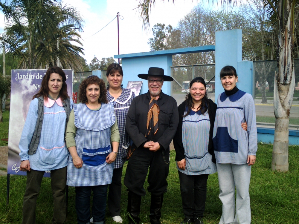 "VISITA AL PUEBLO DE URIBELARREA PROV. BS .AS." de Jorge Buratti