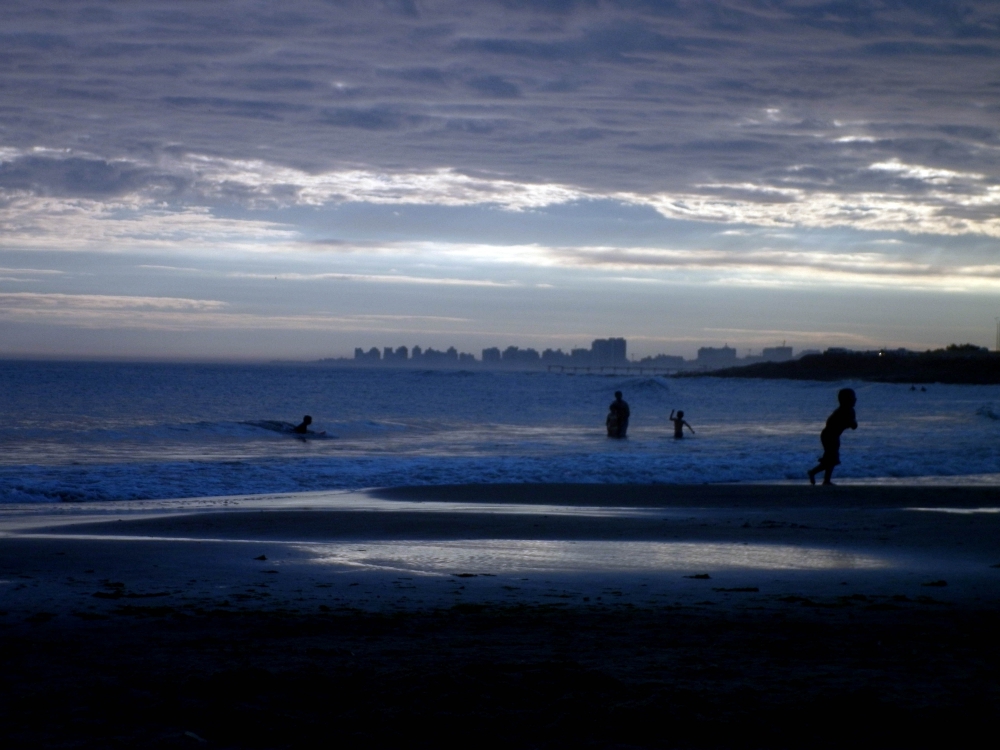 "`Playa azul`" de Juan Francisco Bertolini