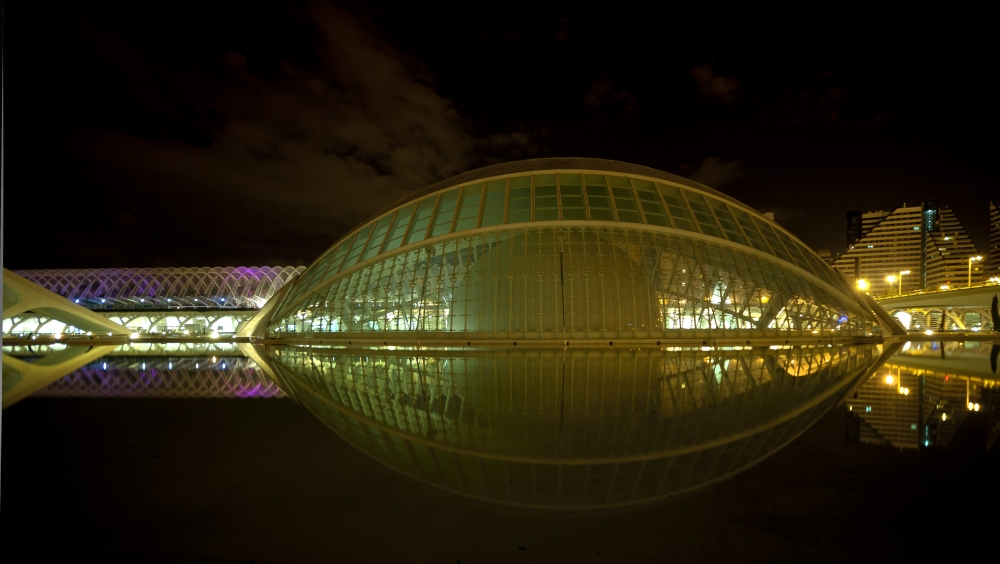 "Nocturna reflejada.." de Marcelo Nestor Cano