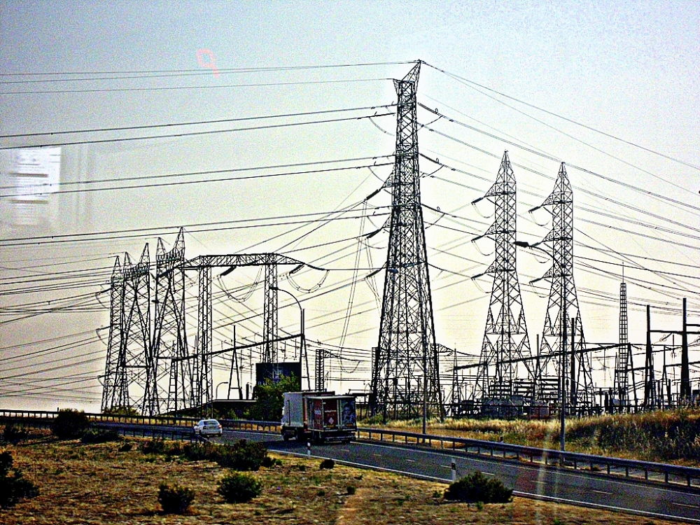 "torres de electricidad" de Rosa Mara Olivn