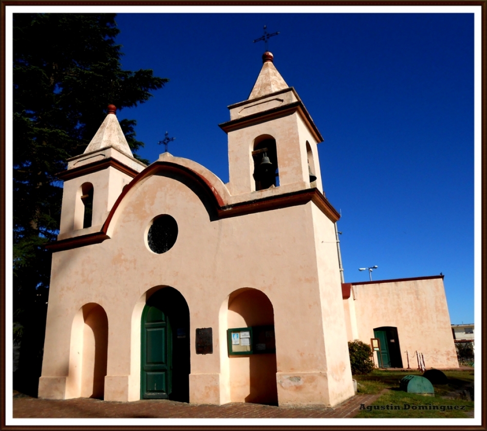 "Capilla Vieja - Santa Rosa de Lima." de Agustin Dominguez