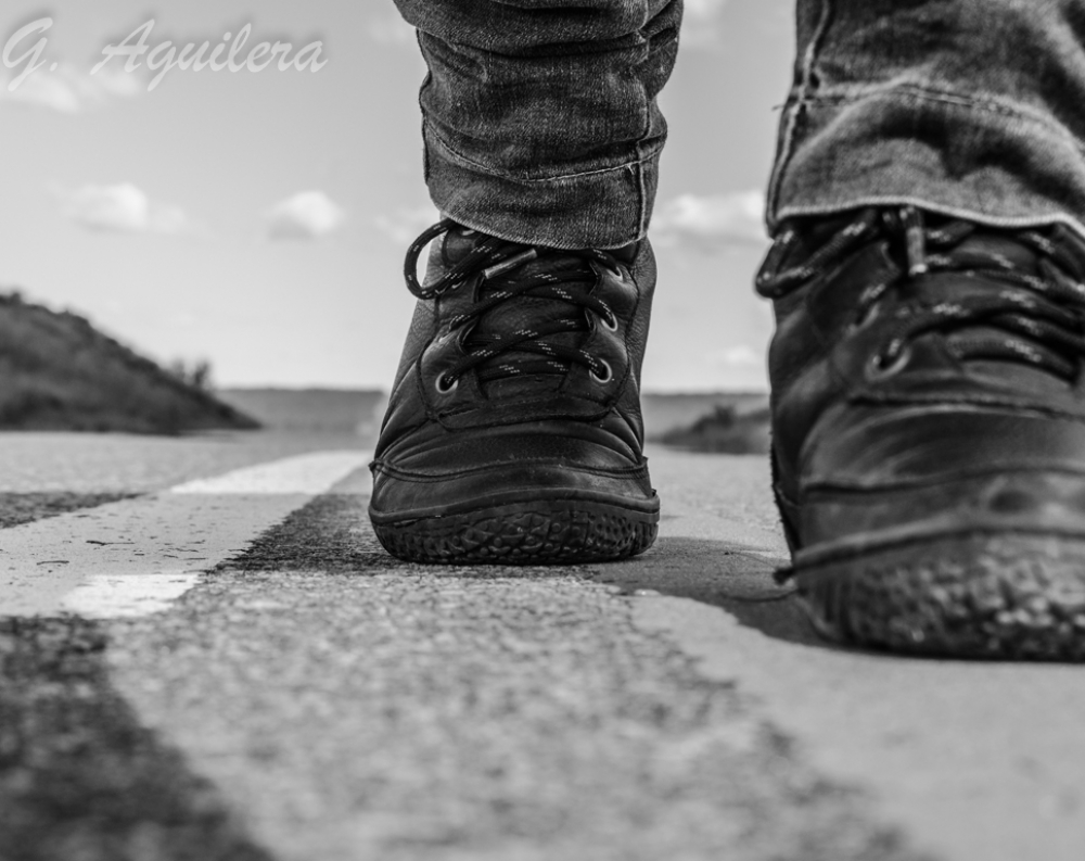 "Mi tpica foto del camino y mis pies." de Gabriela Aguilera