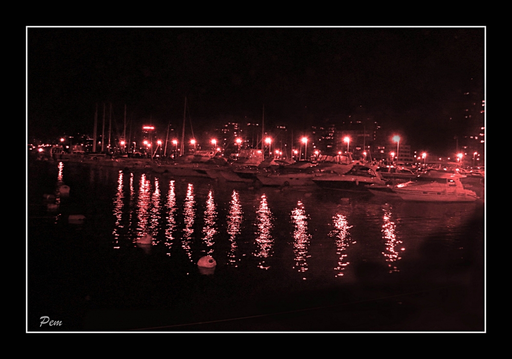 "Los reflejos del muelle... en la noche." de Enrique M. Picchio ( Pem )